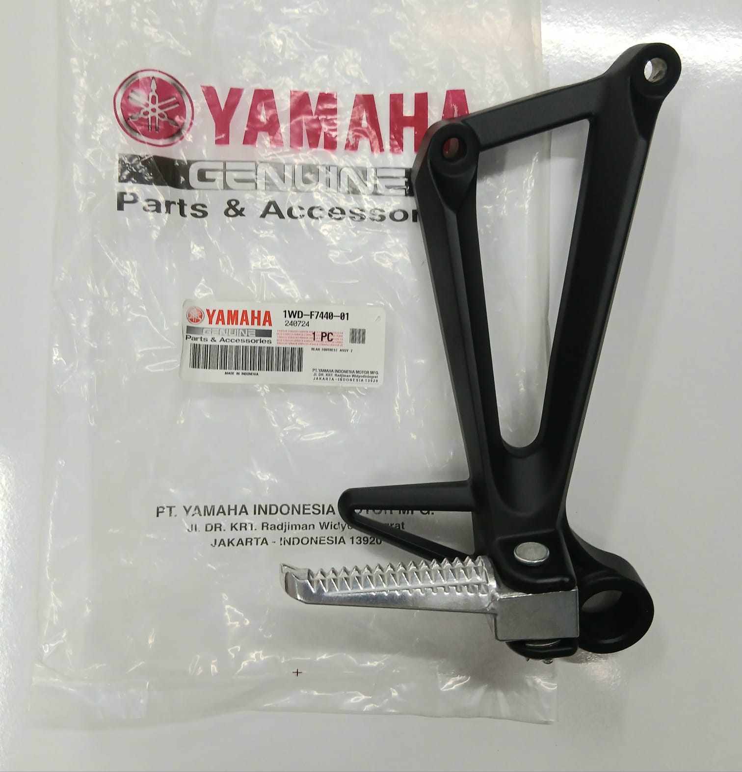 ARKA BASAMAK VE BRAKET (SAĞ) / YAMAHA / MT-25 / 250cc / 2015-2016-2017-2018-2019-2020-2021-2022-2023-2024-2025